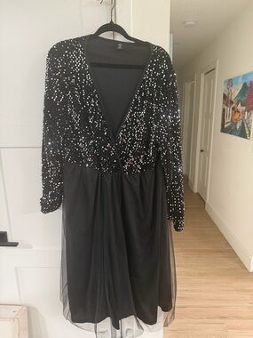 SHEIN Black Sequin Long Sleeve V-Neck Dress